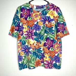 < Vintage Jaclyn Sport Vibrant Floral Pocket Tee >